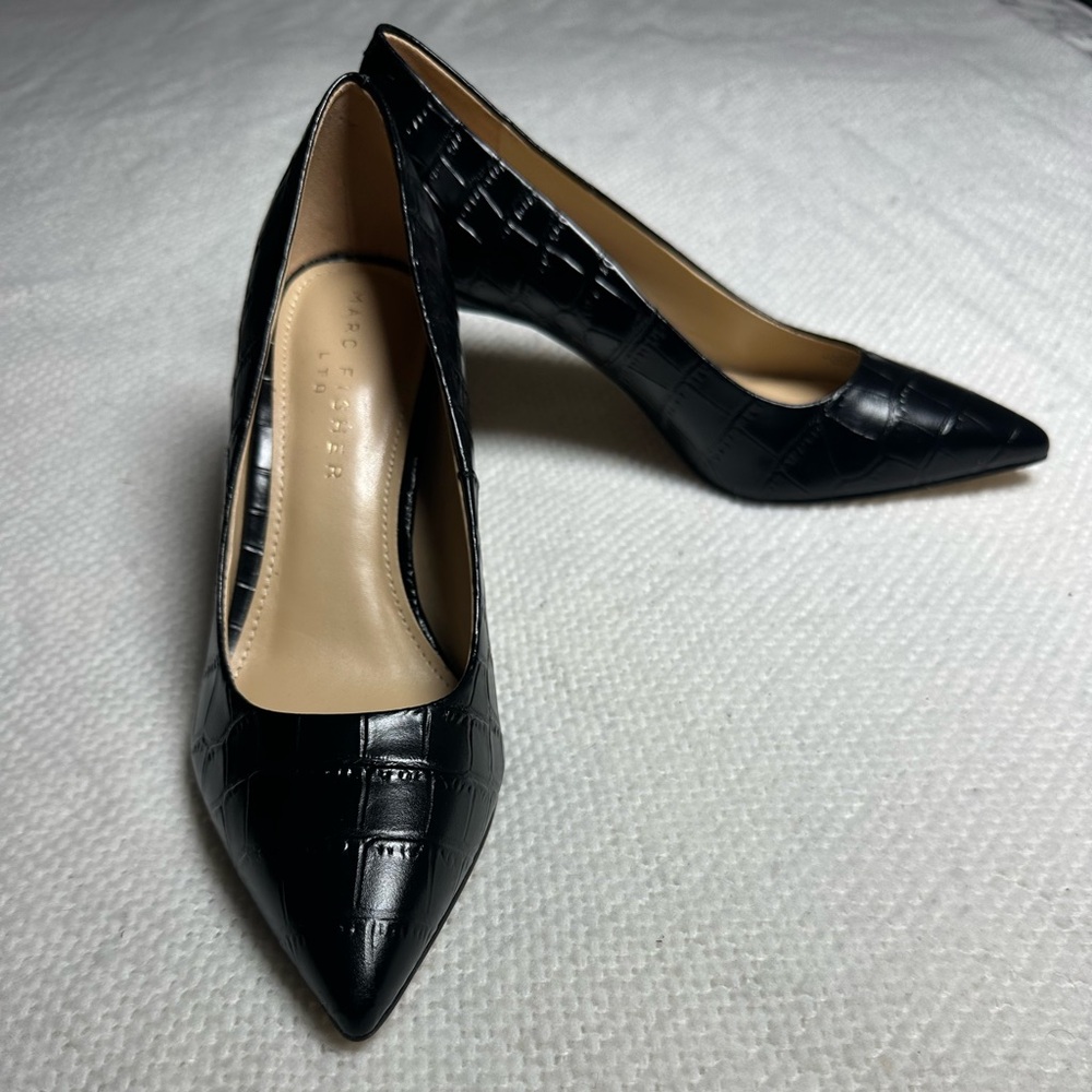 Marc Fisher Genni Black Croc Embossed Leather Heels Size 7M Women